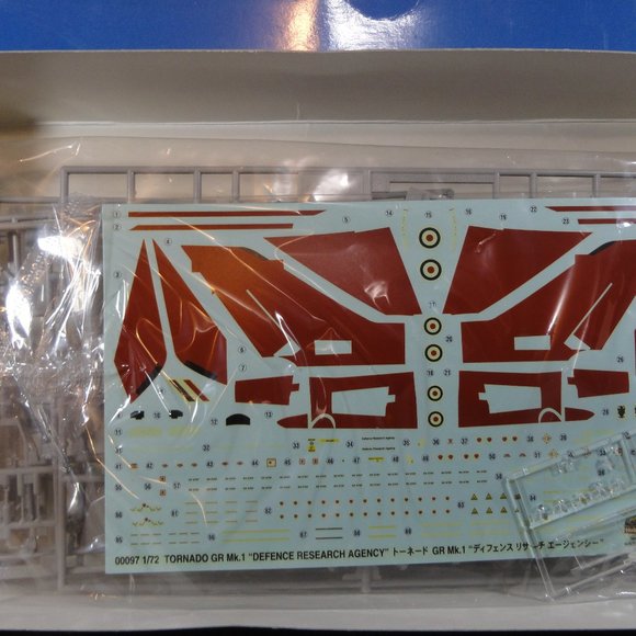 Hasegawa Model Plane Kit~Tornado GR MK 1 Fighter Plane~NOS~ 1;72 scale - Picture 4 of 4